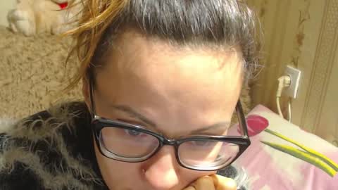 say meow and send tip  online show from December 22, 2024, 11:54 am