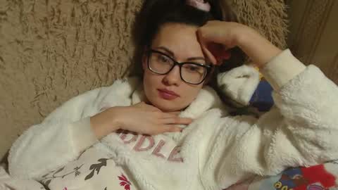 say meow and send tip  online show from February 9, 2025, 1:22 am