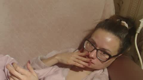 say meow and send tip  online show from December 13, 2025, 11:43 pm