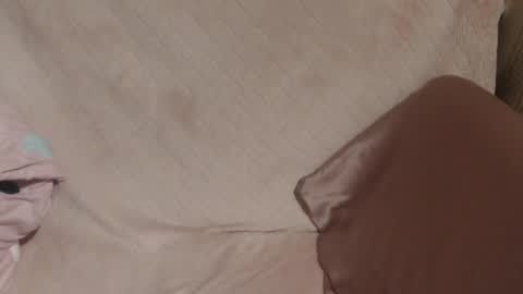 say meow and send tip  online show from April 8, 2026, 4:40 pm