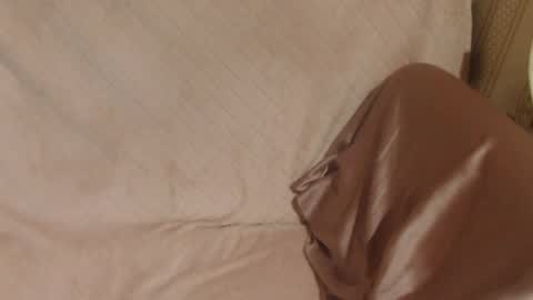 say meow and send tip  online show from April 9, 2026, 8:25 pm