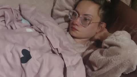 say meow and send tip  online show from April 14, 2026, 9:54 pm