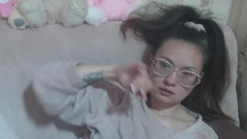 say meow and send tip  online show from April 18, 2026, 9:02 am