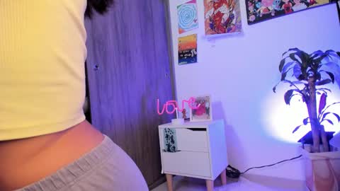 Camilla online show from February 17, 2025, 6:15 pm