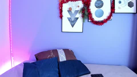 Isabella online show from December 13, 2024, 5:43 pm