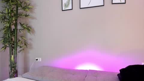 Isabella online show from February 21, 2025, 9:54 pm