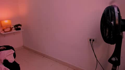 Snapshot of candyygirl_1 chatting on September 15, 2025, 2:00 am Candy online show from September 15, 2025, 2:00 am