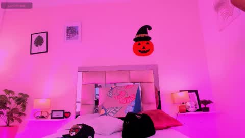 Snapshot of candyygirl_1 chatting on October 10, 2025, 7:24 pm Candy online show from October 10, 2025, 7:24 pm