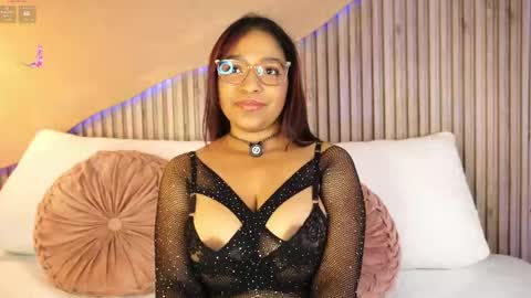 Canela Hot  online show from March 27, 2026, 12:38 pm