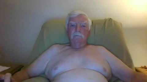 Snapshot of capecod21 chatting on October 8, 2025, 10:24 am capecod21 online show from October 8, 2025, 10:24 am