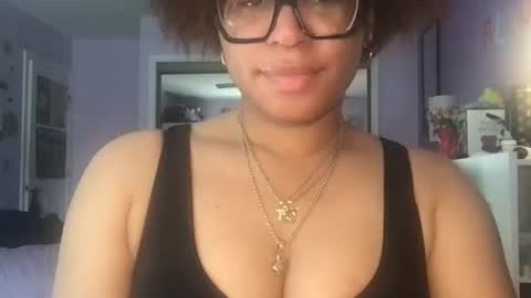 caramelmina online show from April 19, 2026, 3:33 pm