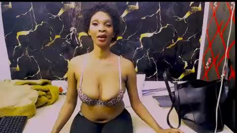 caramelminxx_ online show from June 15, 2026, 8:05 am