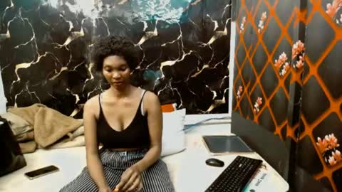 caramelminxx_ online show from July 8, 2026, 7:24 am
