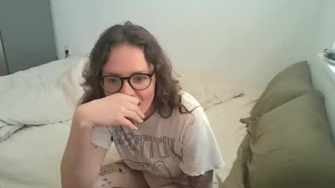 caraviolet online show from May 20, 2026, 6:03 pm