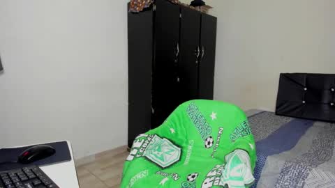 Carlos and Cristian  online show from October 22, 2025, 8:41 pm