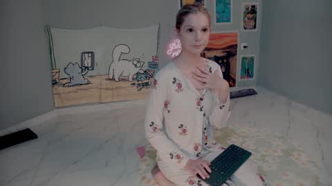 NONA    follow online show from September 15, 2025, 4:45 am