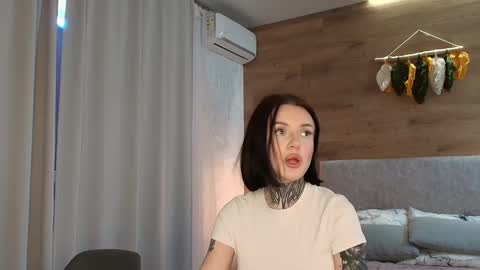 caressyourself online show from February 10, 2025, 7:58 am