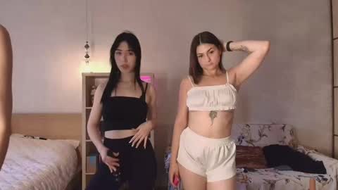 caressyourself online show from October 20, 2025, 11:10 am