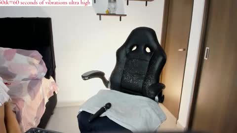 Carla online show from November 9, 2025, 5:39 am