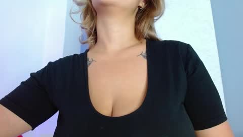 Snapshot of carla_beer chatting on April 17, 2026, 11:57 am Carla online show from April 17, 2026, 11:57 am