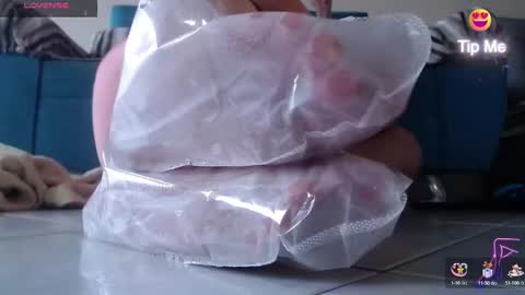 carlajames_1 online show from March 3, 2025, 9:37 pm