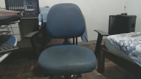 Snapshot of carlos2557 chatting on February 15, 2026, 9:22 pm carlos online show from February 15, 2026, 9:22 pm