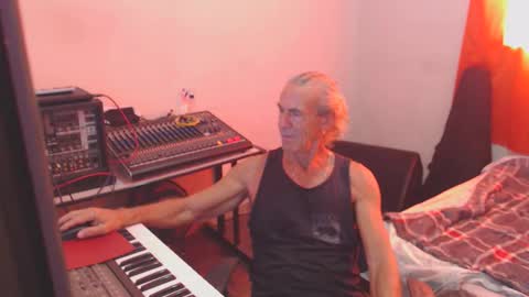 Snapshot of carlos2557 chatting on February 25, 2026, 12:59 pm carlos online show from February 25, 2026, 12:59 pm