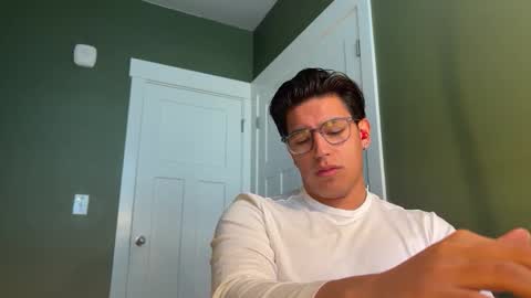 Snapshot of carlosjosecb1 chatting on February 3, 2026, 4:01 pm carlos online show from February 3, 2026, 4:01 pm