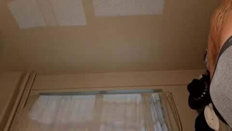 carloslove1972 online show from May 27, 2026, 5:26 am