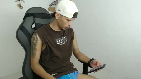 Snapshot of carlossmi01 chatting on December 5, 2025, 11:30 am carlossmi01 online show from December 5, 2025, 11:30 am
