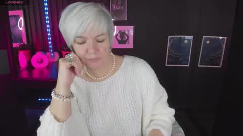 Carmen online show from October 28, 2025, 9:06 pm