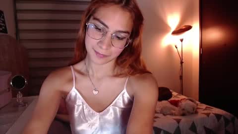 Snapshot of carolayn12 chatting on December 5, 2024, 3:59 am Carolayn online show from December 5, 2024, 3:59 am