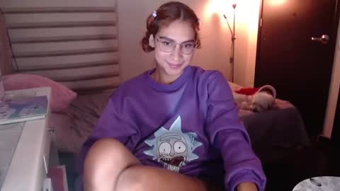 Snapshot of carolayn12 chatting on December 10, 2024, 11:51 pm Carolayn online show from December 10, 2024, 11:51 pm