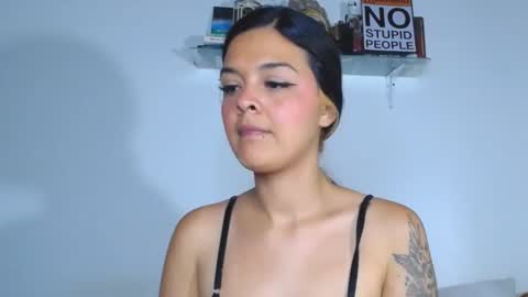 Snapshot of carolina_ml chatting on October 24, 2025, 5:09 pm CarolinaM online show from October 24, 2025, 5:09 pm