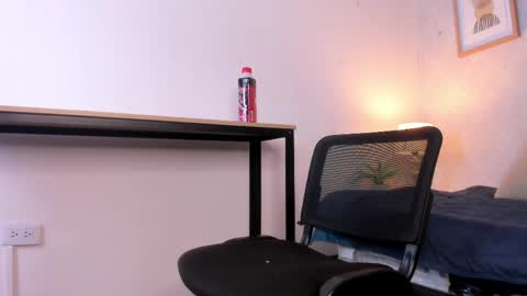  Caroline  online show from April 7, 2026, 11:43 am