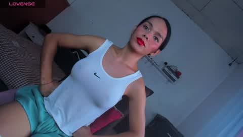 Snapshot of caroline_east chatting on July 22, 2026, 1:41 am caroline_east online show from July 22, 2026, 1:41 am