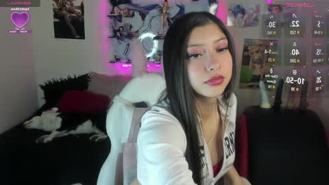 Snapshot of caroline_lenox chatting on January 21, 2025, 9:57 am Caroline Lenox online show from January 21, 2025, 9:57 am