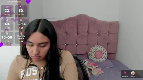 caroline_rodriguez_9 online show from October 24, 2025, 7:32 pm