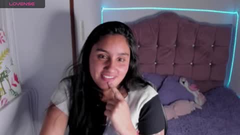 caroline_rodriguez_9 online show from October 31, 2025, 8:15 am
