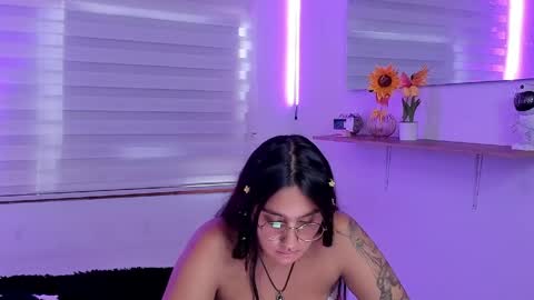 caroline_rodriguez_9 online show from May 21, 2026, 8:49 pm