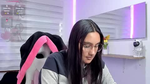 caroline_rodriguez_9 online show from May 23, 2026, 7:07 pm