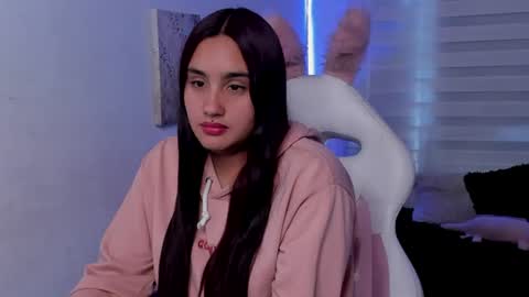caroline_rodriguez_9 online show from June 19, 2026, 7:06 pm