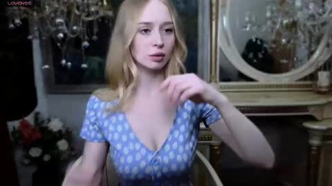 Caroline online show from November 21, 2025, 10:58 am