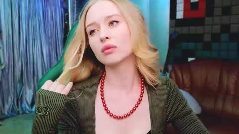 Caroline online show from November 25, 2025, 4:40 pm