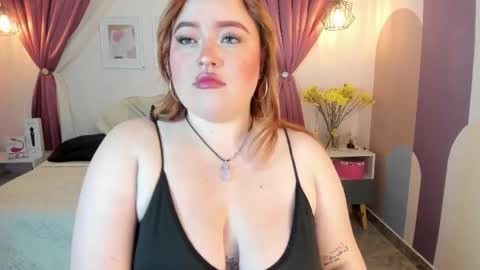 Snapshot of carolineevanss1 chatting on October 15, 2025, 5:07 am Carolinee online show from October 15, 2025, 5:07 am
