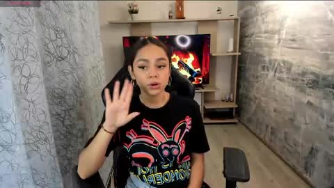 Snapshot of carolinefyre chatting on May 24, 2026, 3:06 pm Caroline online show from May 24, 2026, 3:06 pm