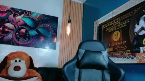 carolinejesh online show from March 17, 2026, 7:17 pm