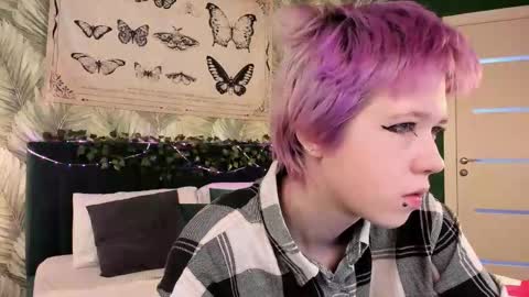 Snapshot of carolinerichter chatting on November 12, 2025, 2:34 am CarolineRichter online show from November 12, 2025, 2:34 am