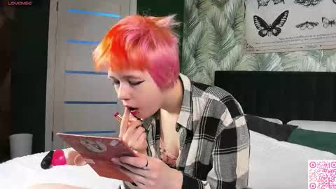 Snapshot of carolinerichter chatting on November 23, 2025, 2:44 am CarolineRichter online show from November 23, 2025, 2:44 am