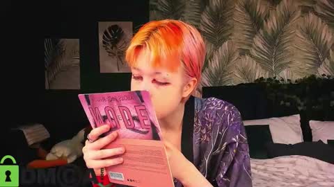 Snapshot of carolinerichter chatting on December 14, 2025, 2:06 am CarolineRichter online show from December 14, 2025, 2:06 am